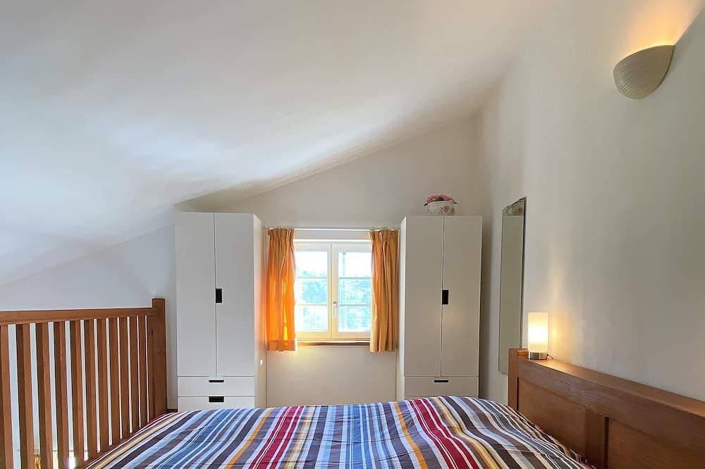 Foto 4 von 30: BaskoParadis I ÖkoFeWo I Bett 160 I Terrasse I Panoramablick I Garten I Esel