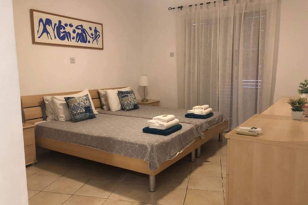Foto 5 von 26: Limnaria Villas - Comfy 2Br, 2 bath Ground Floor Apart. Pvt Garden