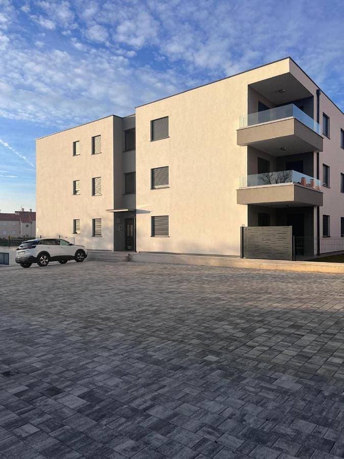 Foto 3 von 49: One-Bedroom Apartment with Balcony and Sea View