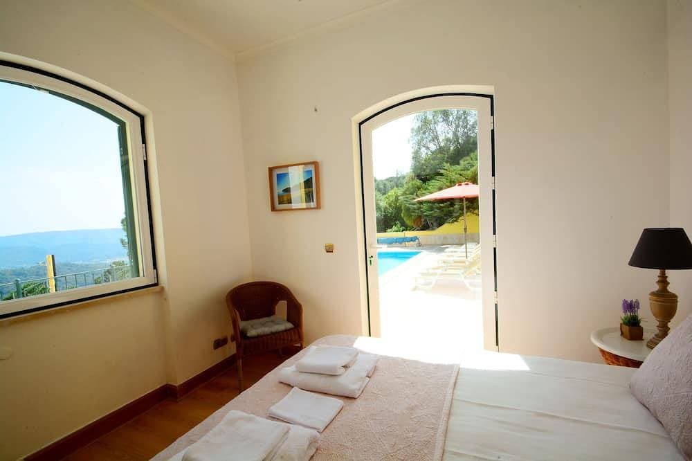 Foto 9 von 30: Villa São Francisco Blick auf das Meer, Pool und Panorama-Whirlpool, 30 Minuten Lissabon