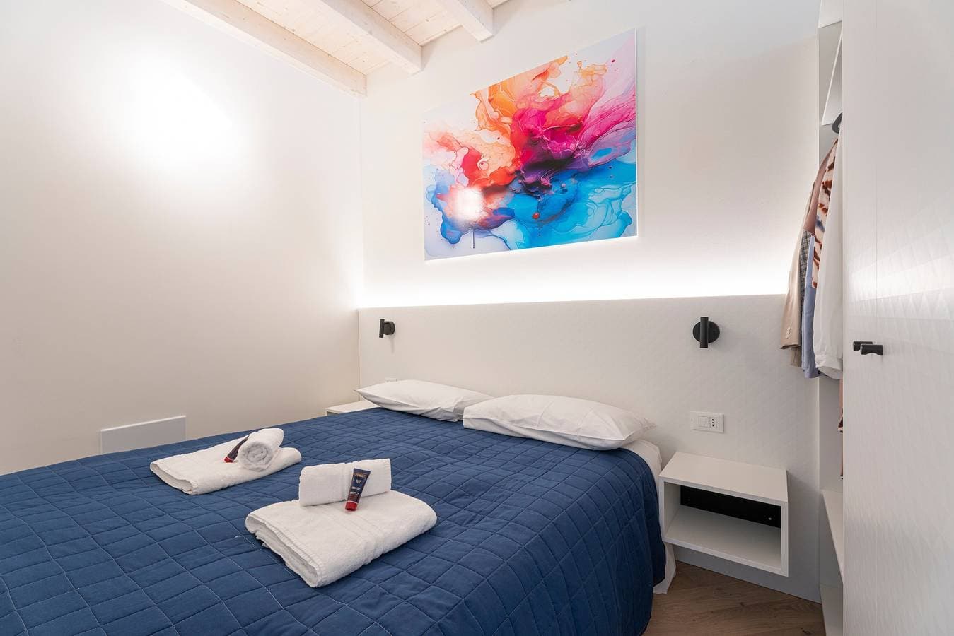 Foto 10 von 22: Ferienwohnung 'Flat 3' mit Seeblick, WLAN und Klimaanlage