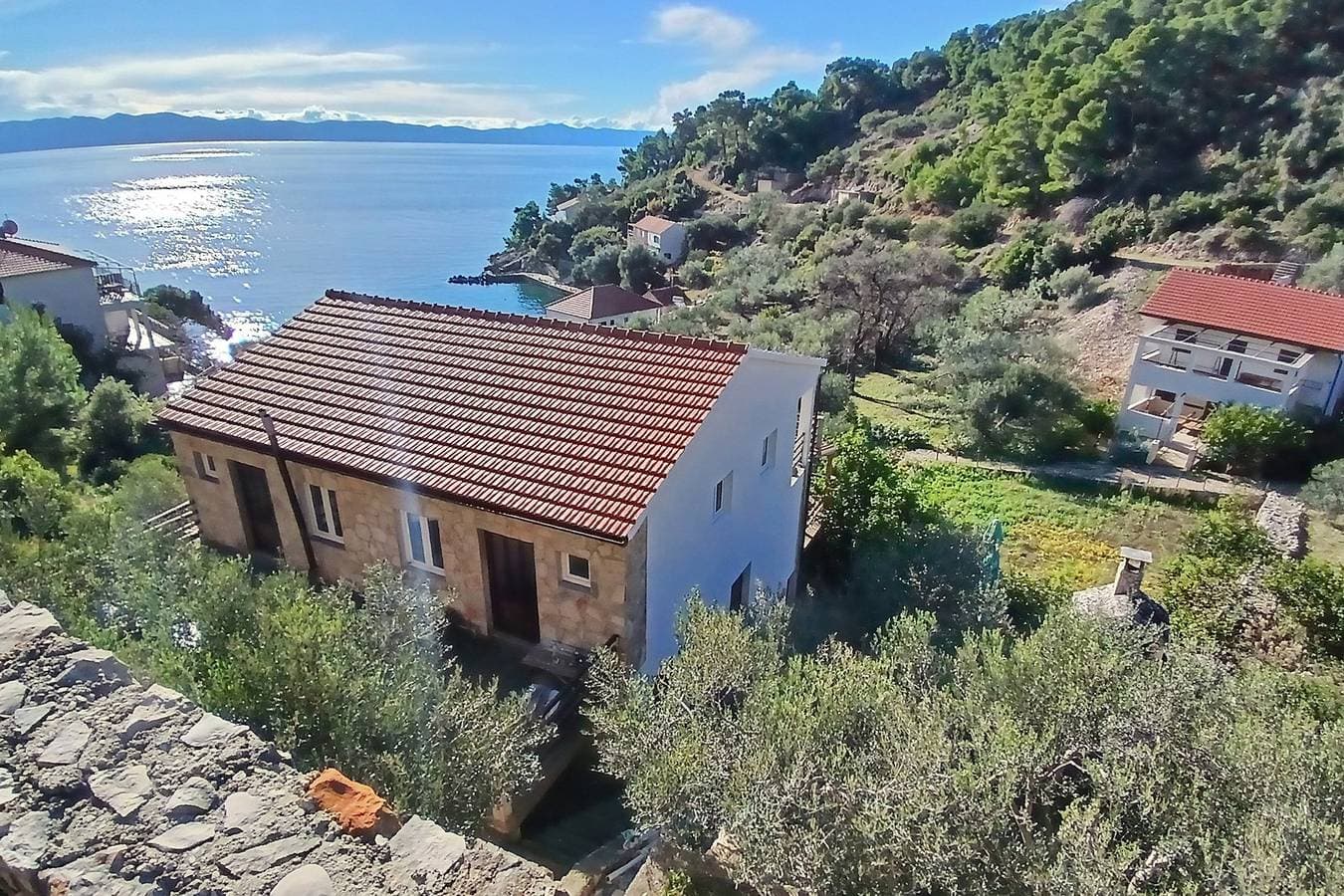 Foto 2 von 39: 2-Zimmer-Ferienwohnung mit Terrasse und Meerblick Bucht Torac, Hvar A-24462-a