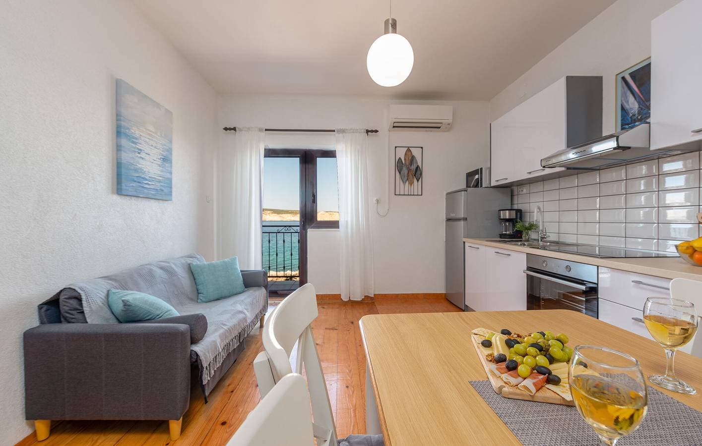 Foto 10 von 38: Urlaub am Meer: Apartment mit Meerblick, Terrasse, Parkplatz und WLAN