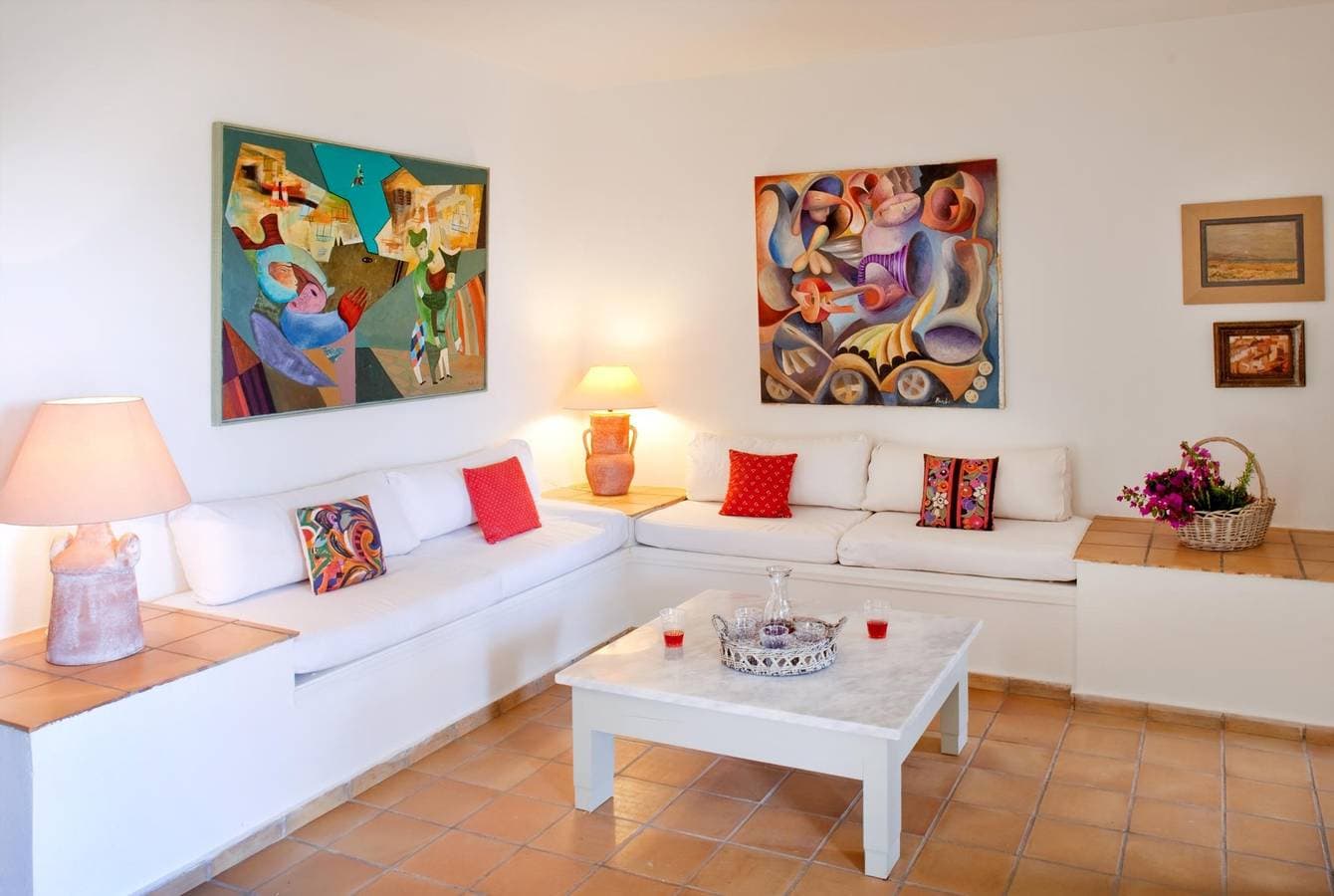 Foto 5 von 32: Beautiful Family Villa with Sea Views & Shaded Terraces near Beach