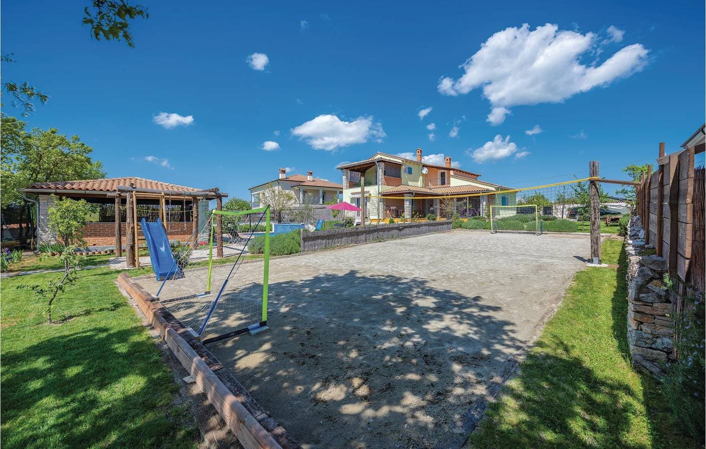 Foto 10 von 70: Geräumige 2-Zimmer-Wohnung mit Pool und Parkplatz – inklusive schnellem WLAN!