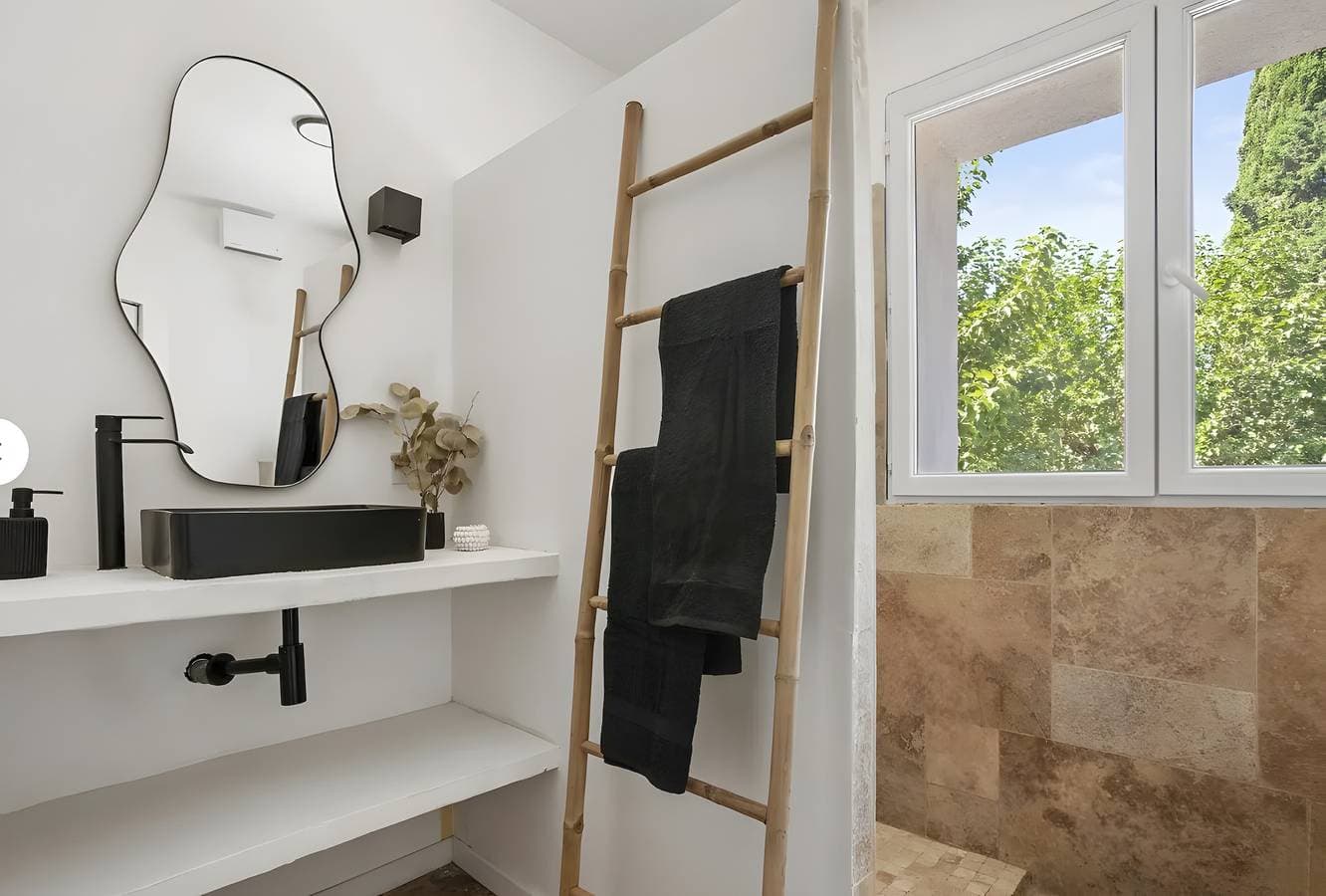 Foto 11 von 23: Pension 'La Suite Love' mit Bergblick, Wi-Fi und Klimaanlage