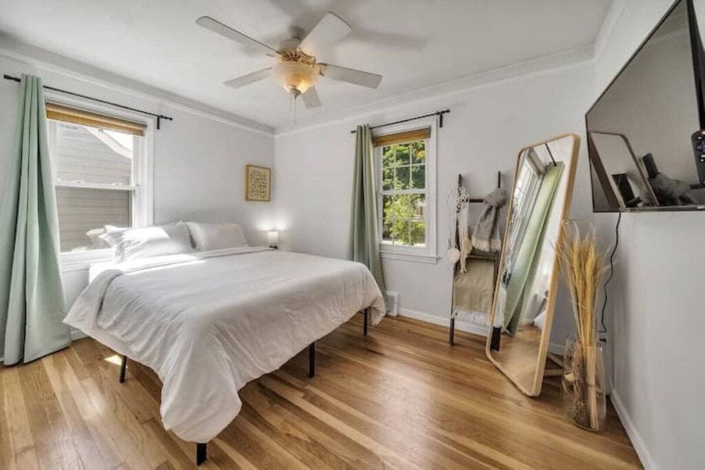 Foto 6 von 29: The Woven Oak - Gorgeous & Cozy Cottage with Game Room, Bar & 2 Full Baths