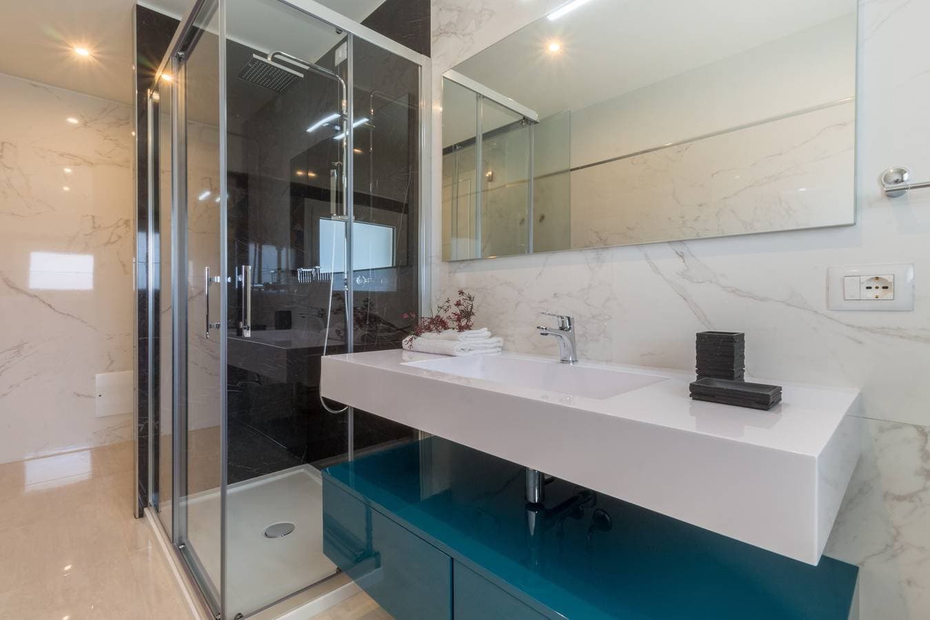Foto 8 von 12: Studio "Residenz Meridian Unità 5" in Strandnähe, mit Bergblick, Pool & WLAN
