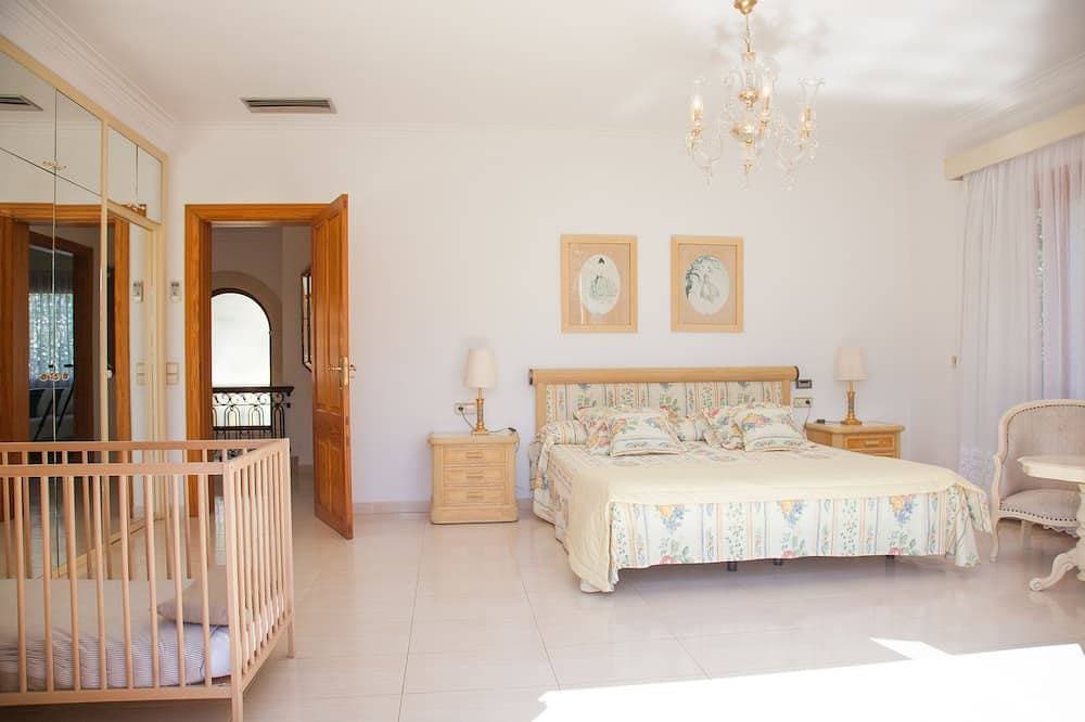 Foto 2 von 30: Angebot April-may Villa von 400 m² mit Privatem Pool und am Meer