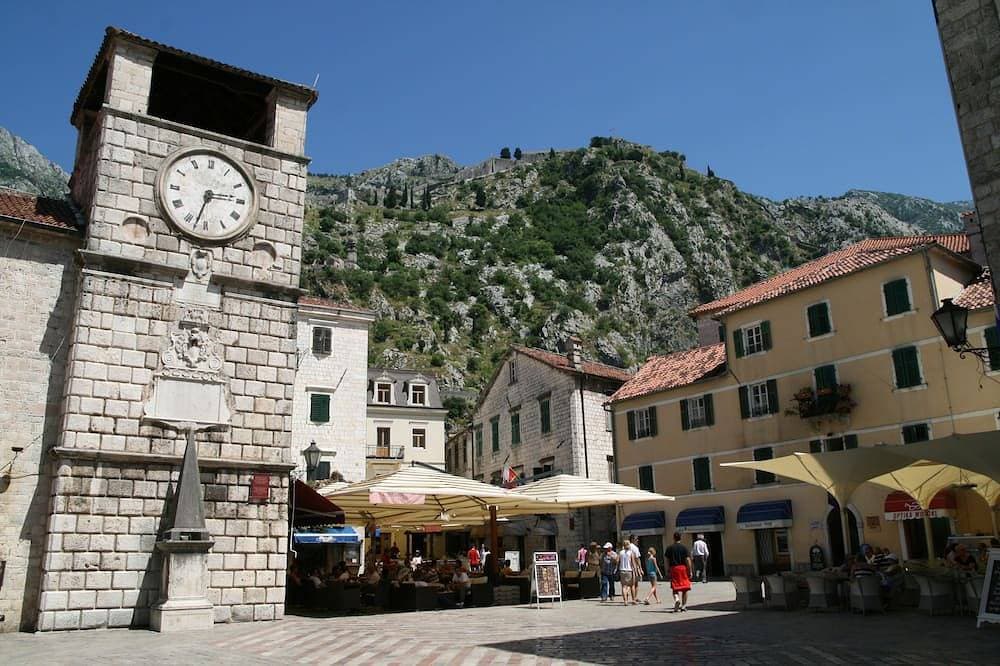 Foto 10 von 24: Charakter gut ausgestattet (rechts) Studio-Apartment im historischen Zentrum von Kotor