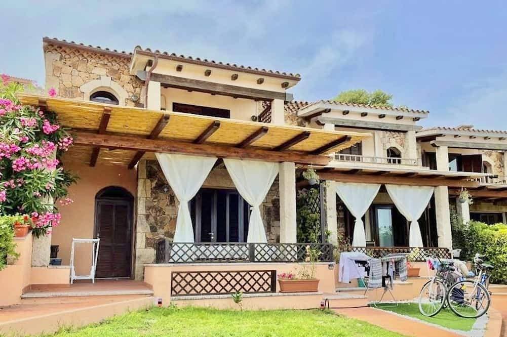 Nestled against a hill from which it takes its name, in one of the most prestigious areas of San Teo... 1
