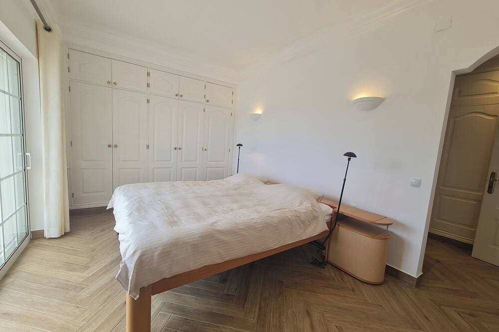 Foto 3 von 30: Traumhafte Villa mit Meerblick, privater Pool, Klimaanlage, Heizung & WLAN