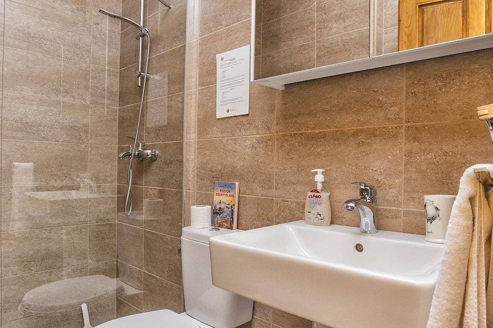 Foto 11 von 30: Freistehendes Haus am Wasser.  Komplett im Jahr 2017 renoviert. 3 B, 2Br