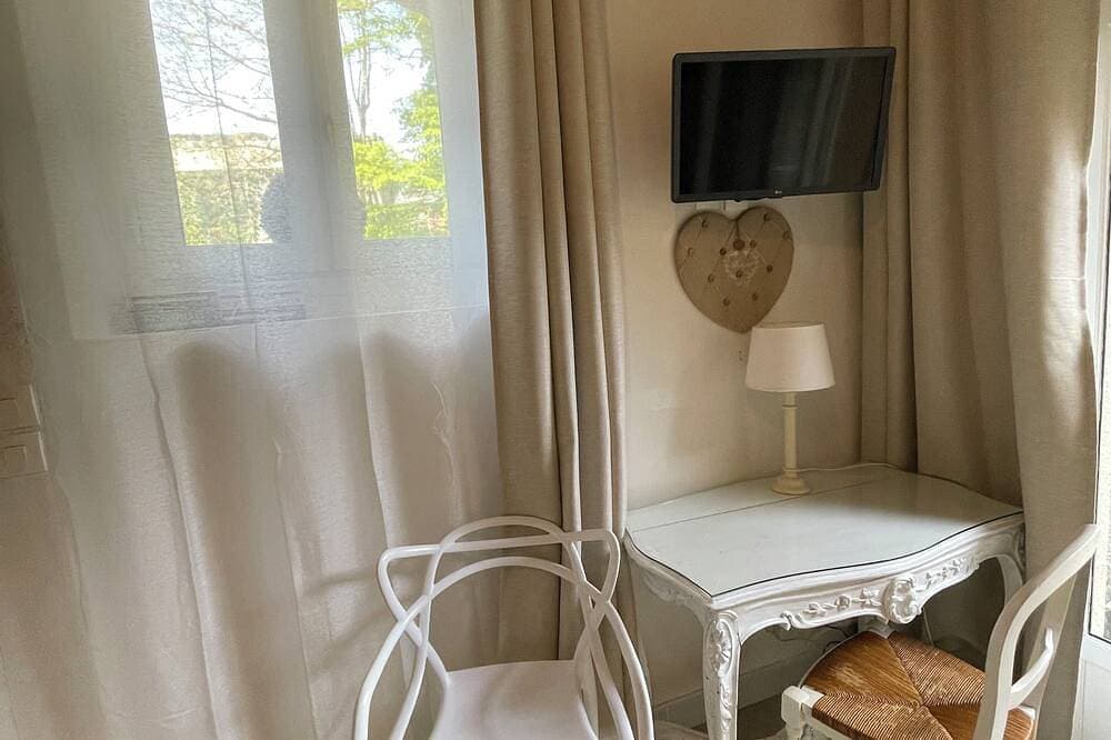 Foto 10 von 15: Quiet tiny house with a patio and 1 parking space, right in the heart of downtown Bayeux