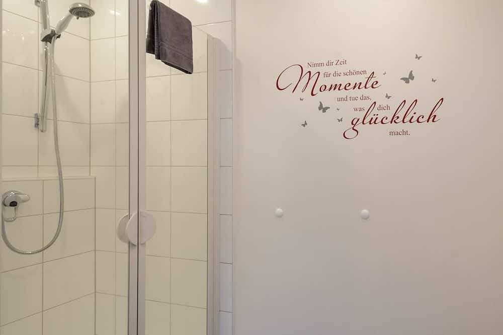 Foto 8 von 30: Moderne, komfortable Ferienwohnung mit Terrasse, am Maintalradweg,
