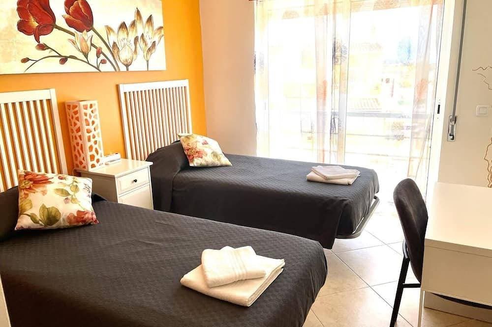 Foto 5 von 30: Moderne Villa mit privatem Pool und Klimaanlage, leicht zu Fuß zum Strand und Stadt