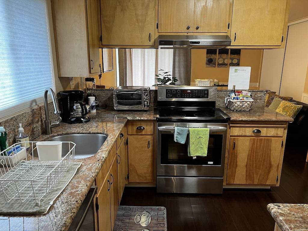 Foto 10 von 18: Bright and Spacious Apartment by Downtown Alameda, 2Br 2Ba