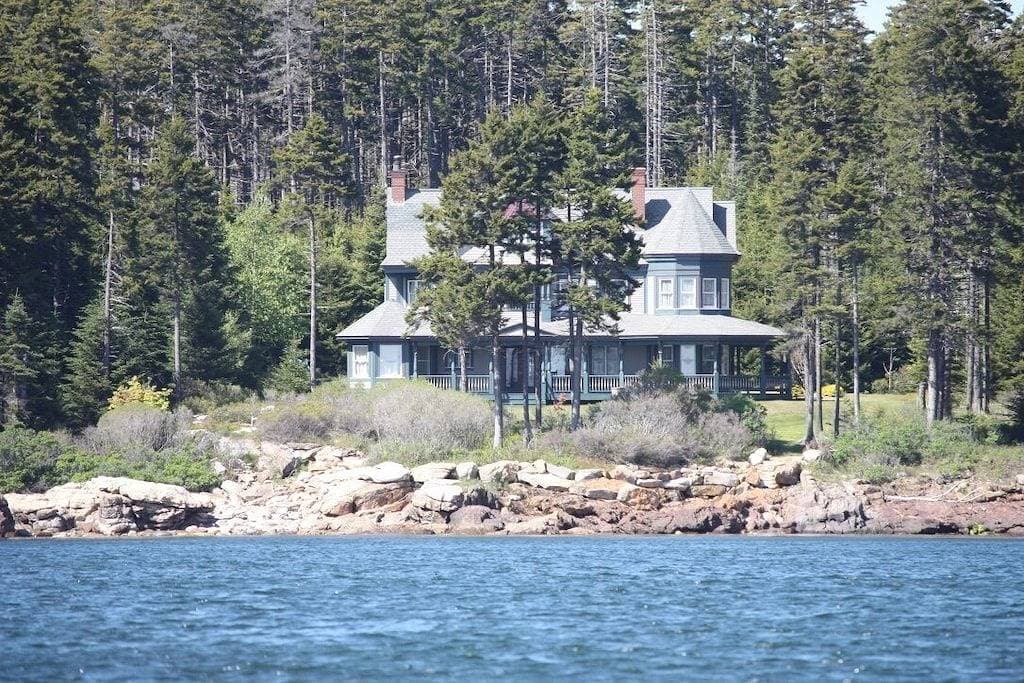 Foto 2 von 48: Do Not miss Maine this Fall.  It is Awesome! Oceanfront Home 5Br, 4Bt A++ Views.