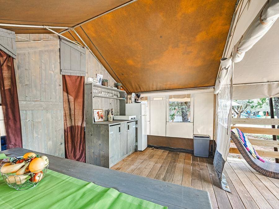 Foto 5 von 51: Naturist Camping Solaris - Safarizelt 5 personen - Safarizelt Luxe