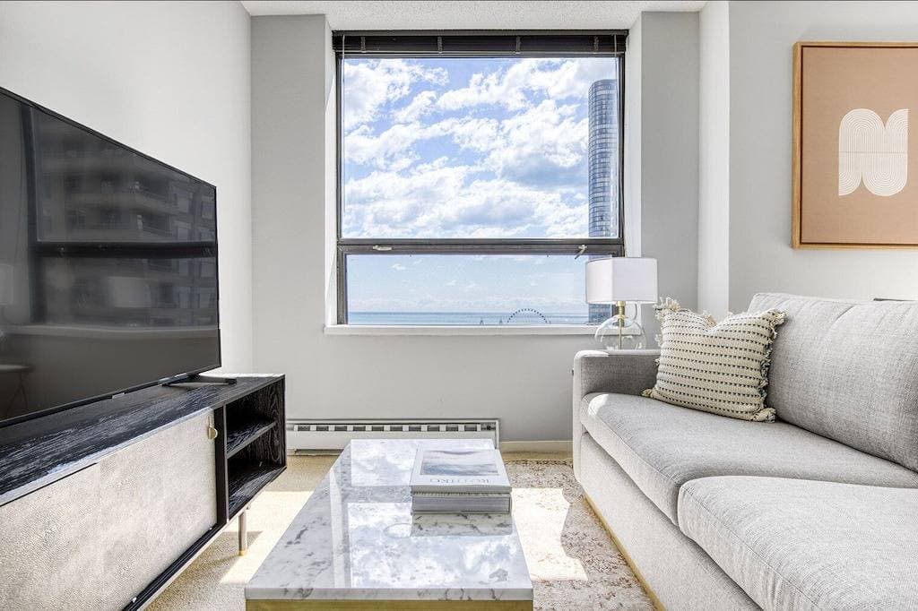 Foto 2 von 17: Elegantes Streeterville Studio mit Fitnessstudio, Pool, nahe Navy Pier, von Blueground