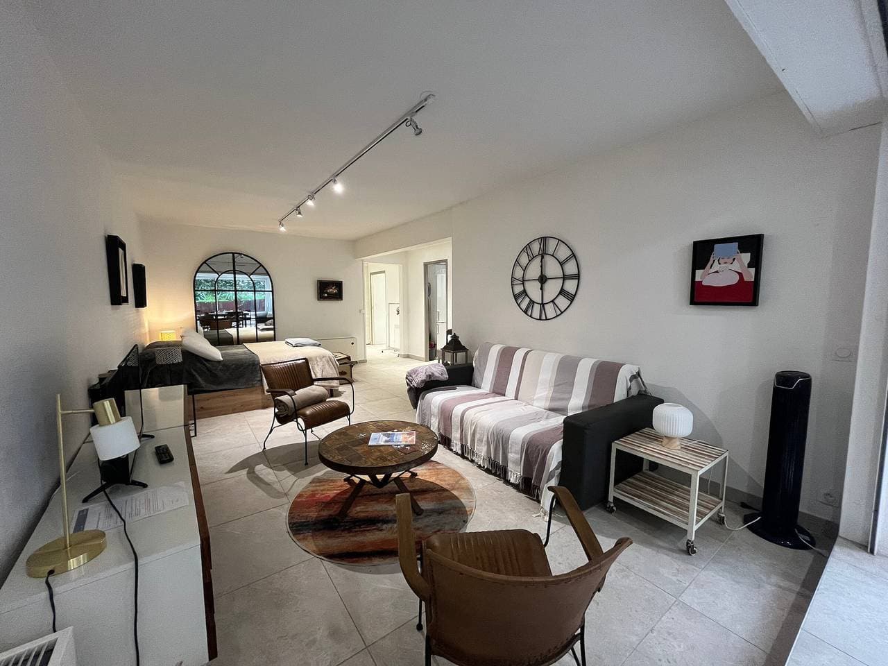 Foto 11 von 24: Geräumiges renoviertes Studio mit Terrasse und privatem Parkplatz