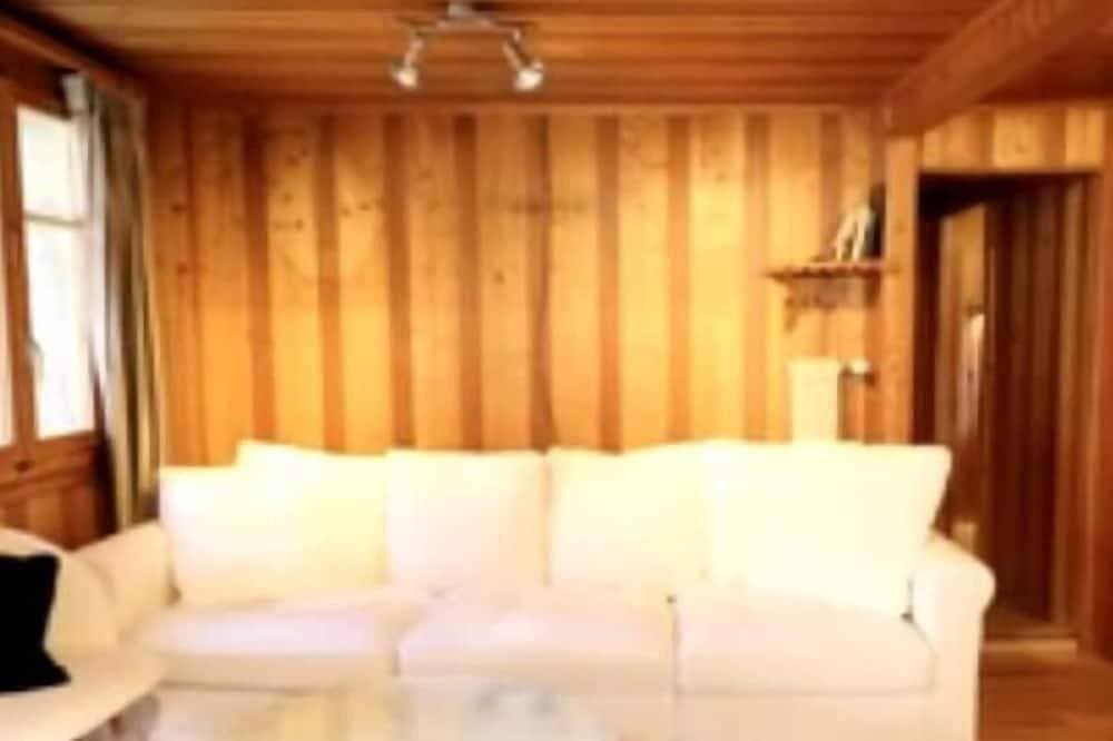 Foto 5 von 8: Swiss mountain chalet, wooden interior, cosy, with a beautiful view