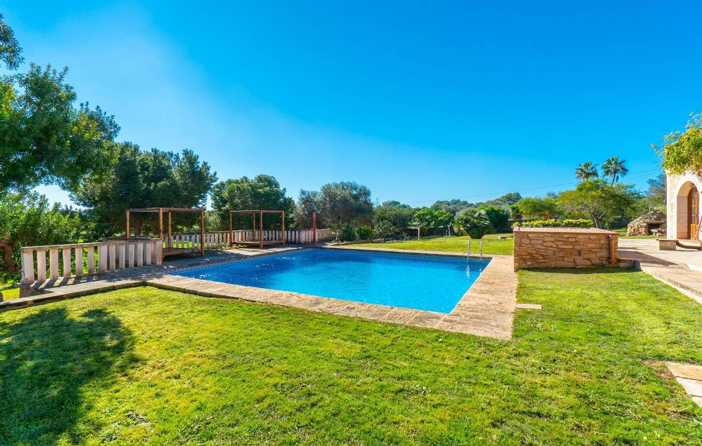 Foto 12 von 32: Appartement am Strand mit Pool und Wifi, 2,5 km von Playa Es Pregons entfernt