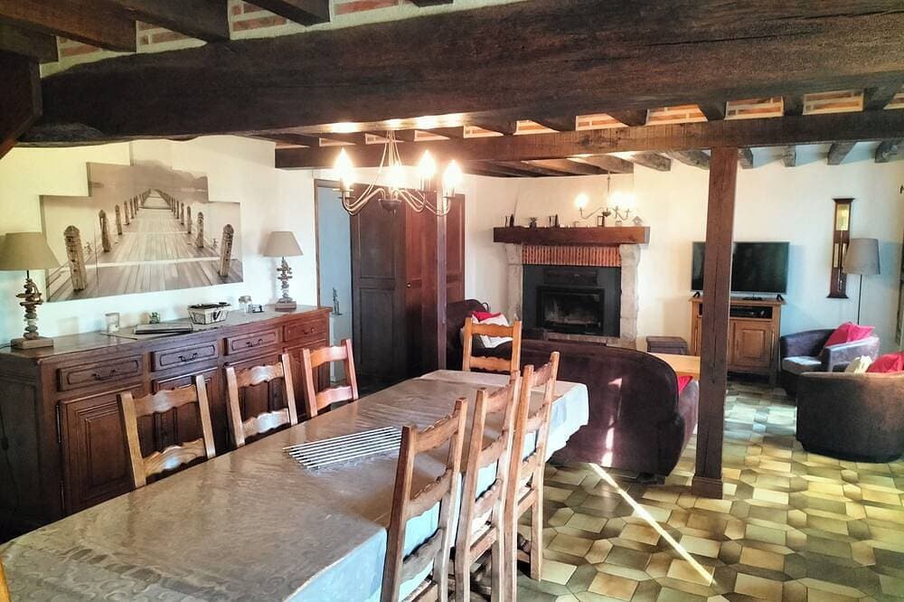 Foto 13 von 15: Gîte rural \"Le Noyer Rondin\" in Cheverny (sleeps 12), ideal for families.
