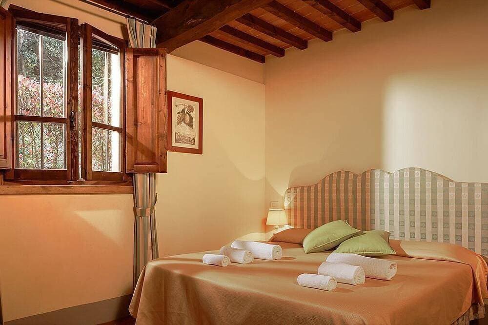Foto 3 von 27: Casa Ramisia B: A characteristic and welcoming two-story apartment surrounded by a wonderful park, with Free Wi-Fi.