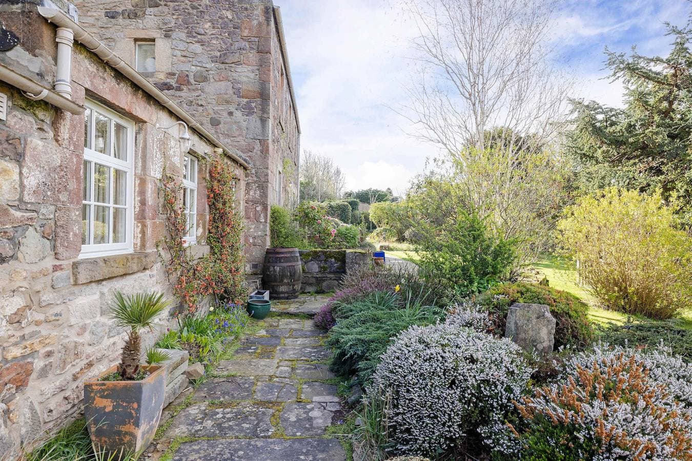 Foto 10 von 30: Idyllic Cottage with Garden and Patio
