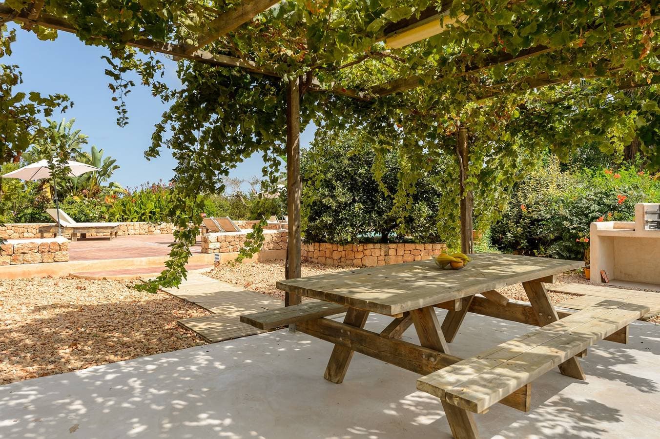 Foto 3 von 28: Klimatisierte Villa mit Pool, Garten, Terrasse und WLAN; Parkplätze vorhanden