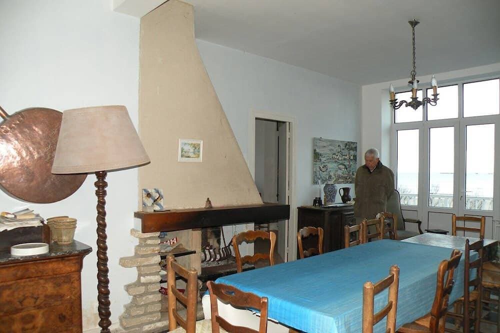 Foto 12 von 30: Villa mit Blick auf das Meer und die Überreste der Landung