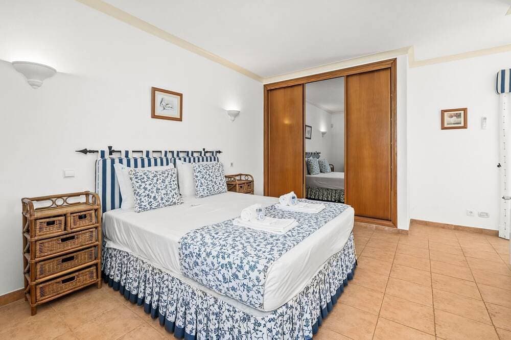 Foto 2 von 30: Charming Villa with Pool & Garden in Vale da Lama