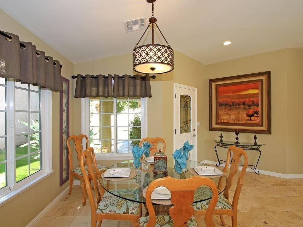 Foto 2 von 27: Indian Wells Pool Home - Toller Ort für Familie und Freunde zum Schwimmen, Essen und Entspannen.