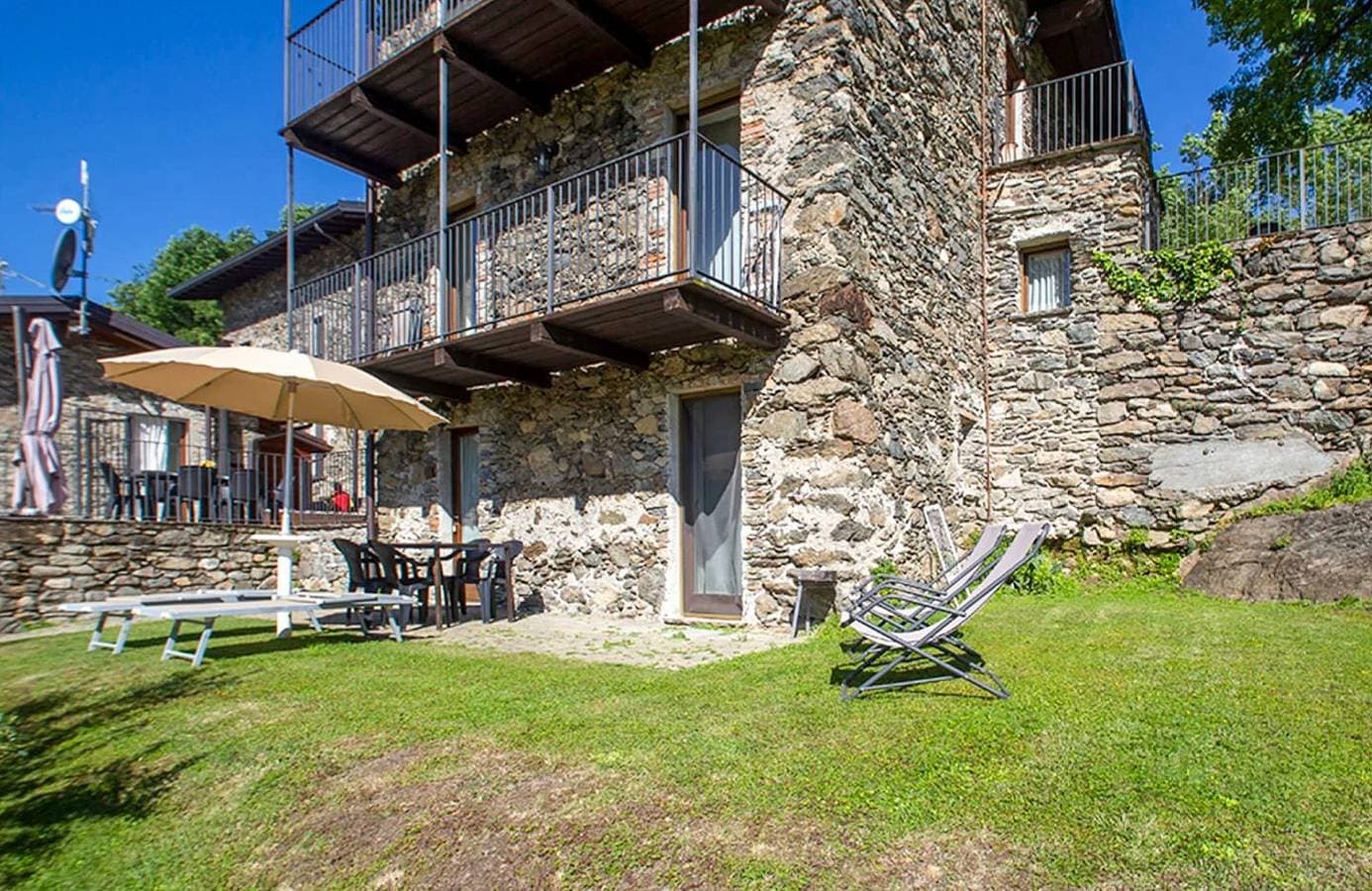 Foto 10 von 39: Borgo Erbiola Margherita Rustico-Ferienwohnung mit Pool