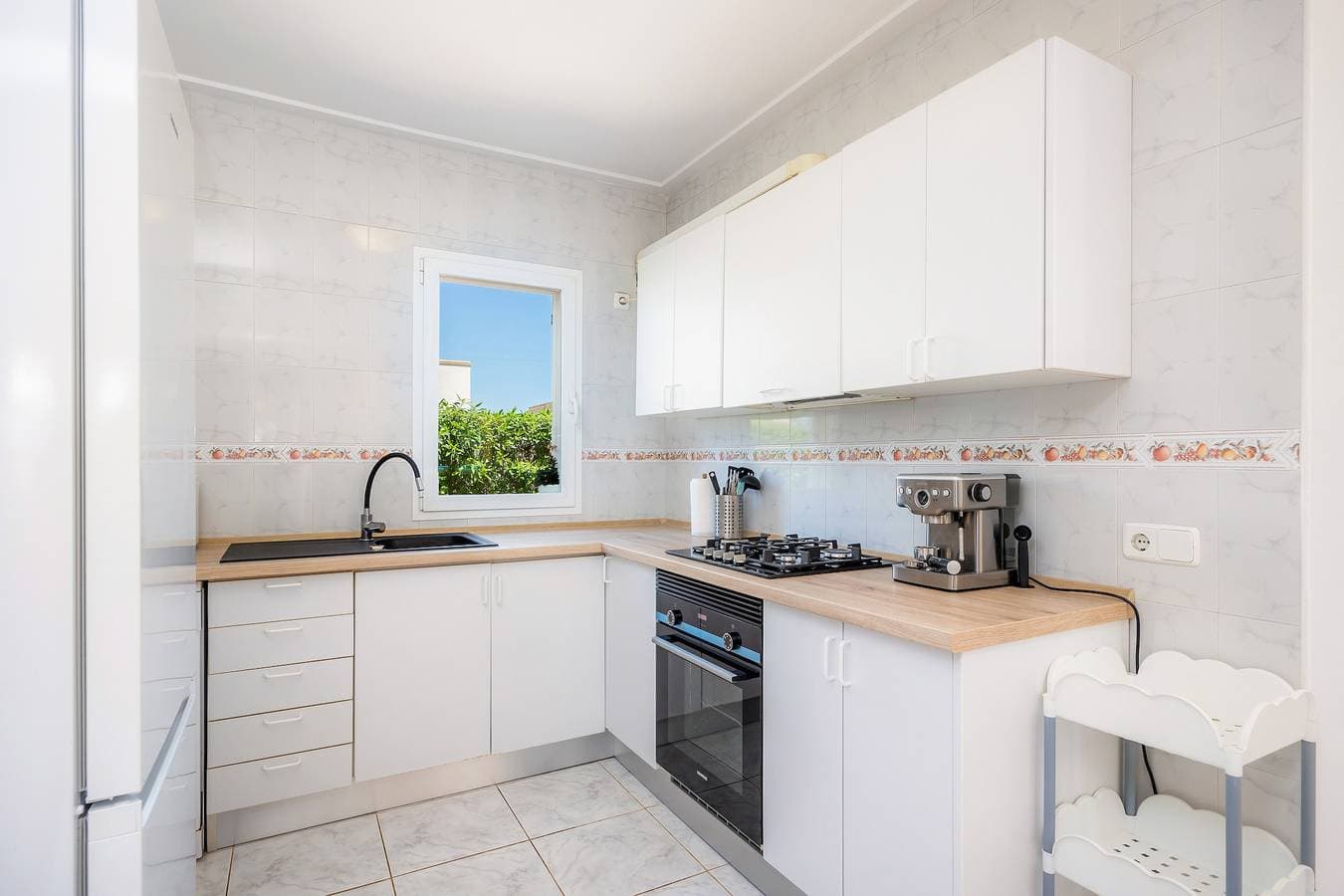 Foto 12 von 31: Ferienhaus „Villa Sion“ mit Bergblick, Pool, WLAN & Terrasse, nahe Stränden