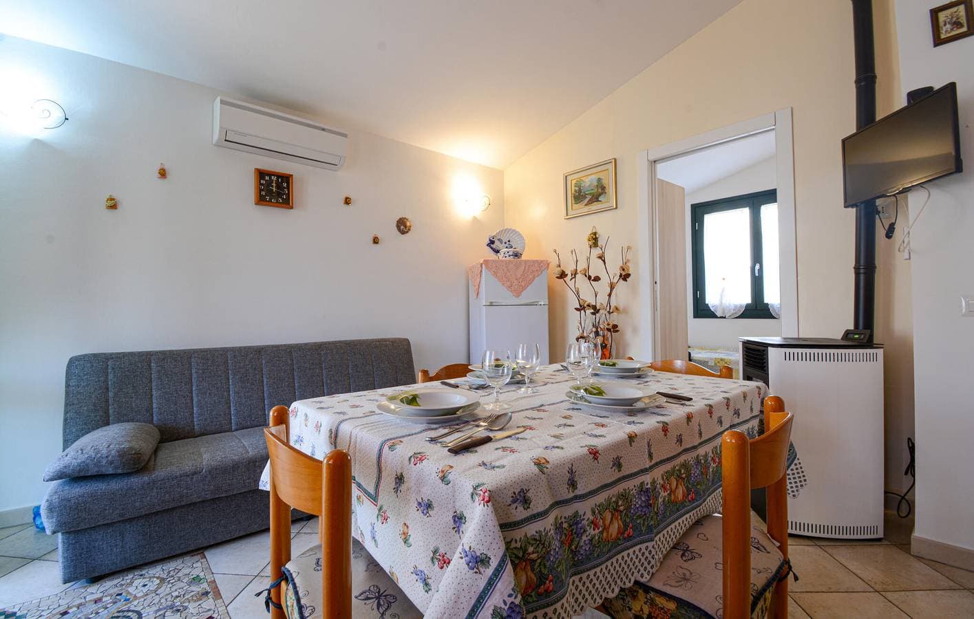 Foto 4 von 14: Modernes Apartment mit Klimaanlage, Parkplatz, Terrasse und Küche – in Strand- und Restaurantnähe