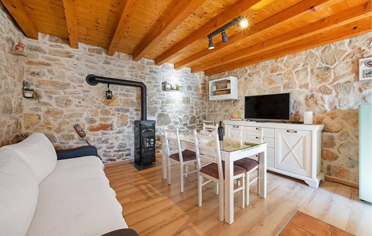 Foto 12 von 37: Gemütliche 1-Zimmer-Wohnung mit Pool und Terrasse in der Nähe des Flusses Krka