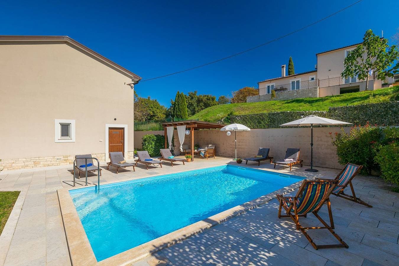 Foto 5 von 40: Traumhafte Finca mit Tischtennis, Spielplatz, Basketballplatz, Privatpool, Outdoor-Kueche