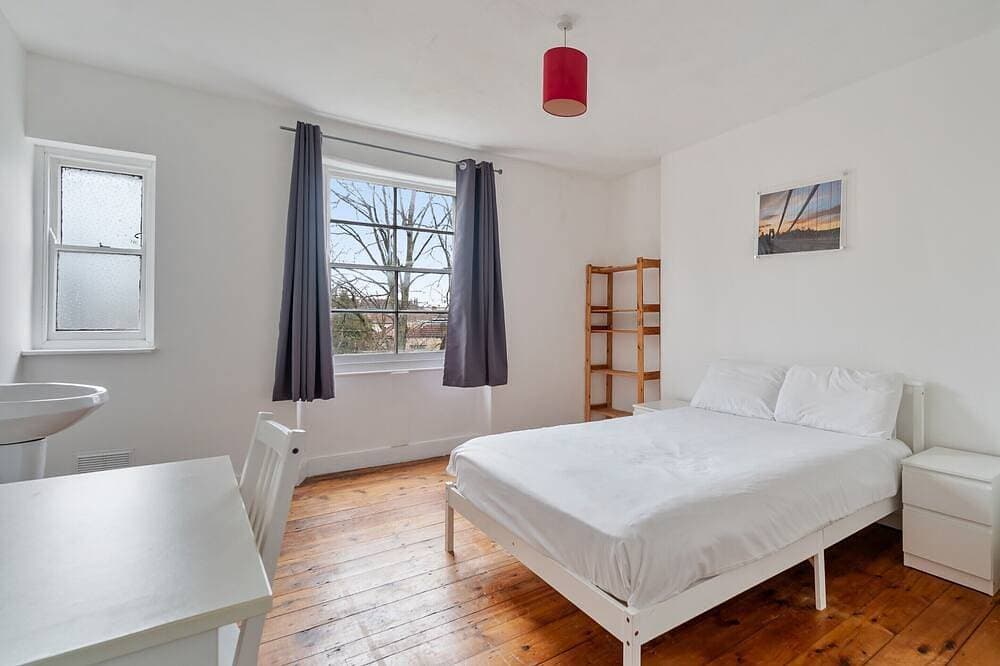Foto 2 von 17: Groß-Doppelzimmer-Gemeinsames Badezimmer