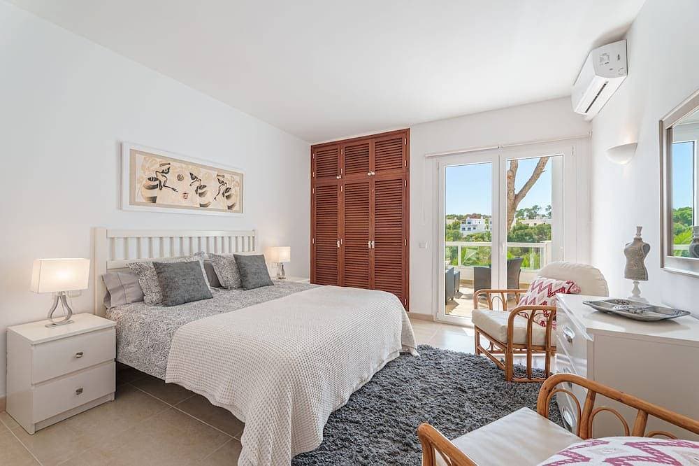 Foto 2 von 24: Bungalow mit Blick auf den Strand von Cala Gran, sehr zentral, AC und WIFI