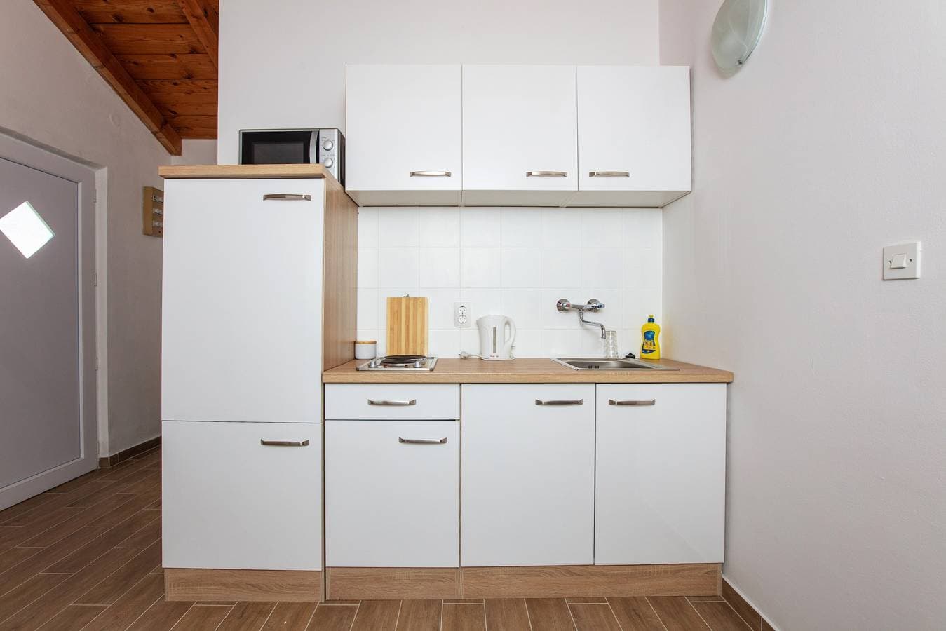 Foto 11 von 21: 1-Zimmer-Ferienwohnung mit Balkon und Meerblick Tisno (Murter) A-815-d