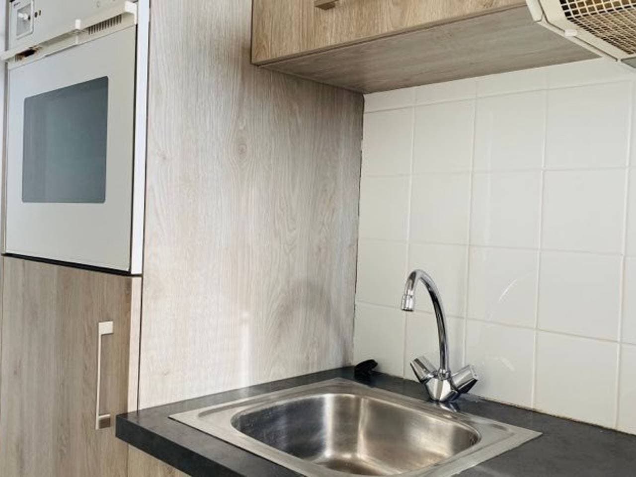 Foto 2 von 16: Zweizimmerwohnung, 4 Betten, Strandnähe, 700m zum Strand, Parkplatz, Citadelle zu Fuß erreichbar