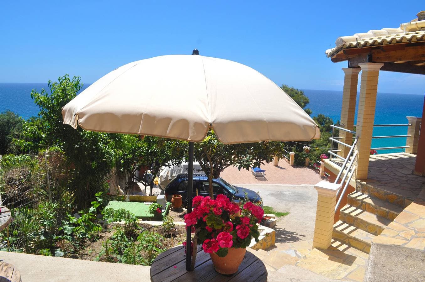 Foto 4 von 18: Villa Takis am Pelekas Strand - Kleines Haus mit Garten und Meerblick