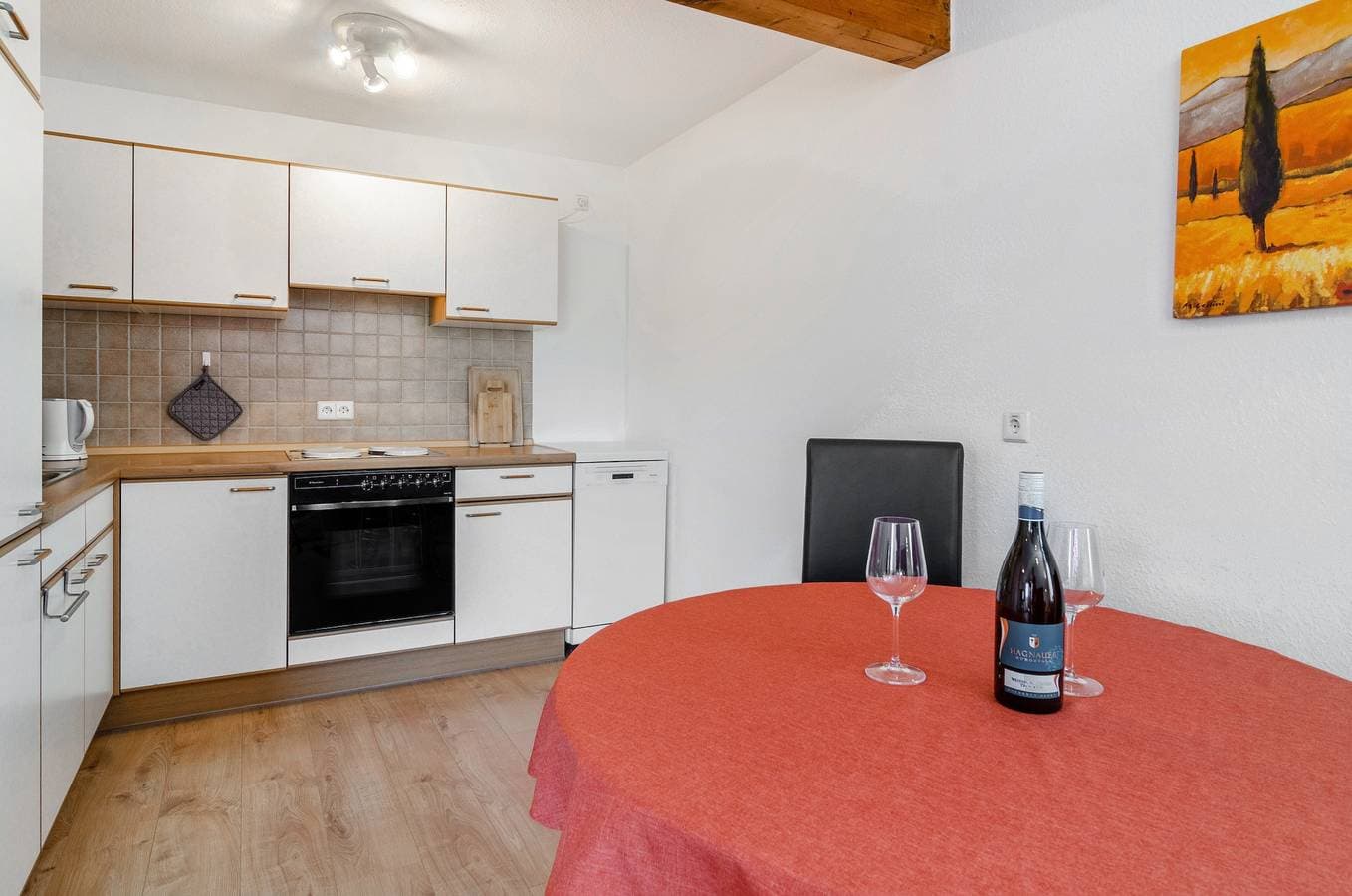 Foto 11 von 28: Ferienwohnung 1 mit Gemeinschaftsgarten, Balkon und WLAN