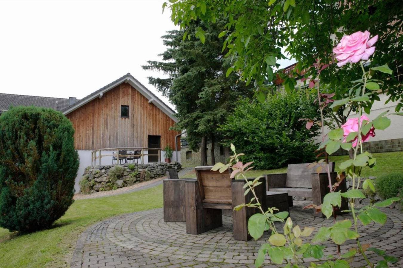 Foto 4 von 26: Ferienwohnung 'Fewo Rotwand' mit Gemeinschaftsterrasse, Gemeinschaftsgarten und WLAN