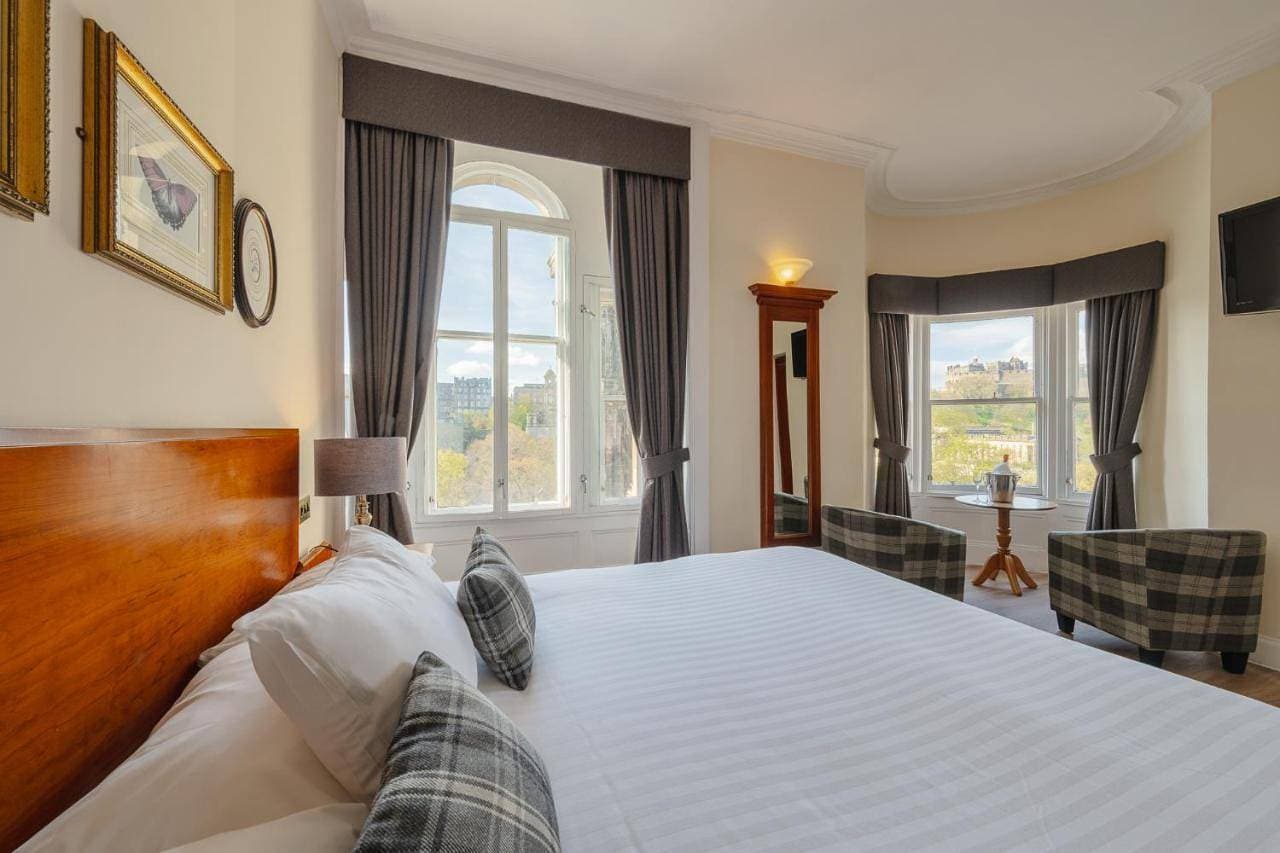Old Waverley Hotel 1