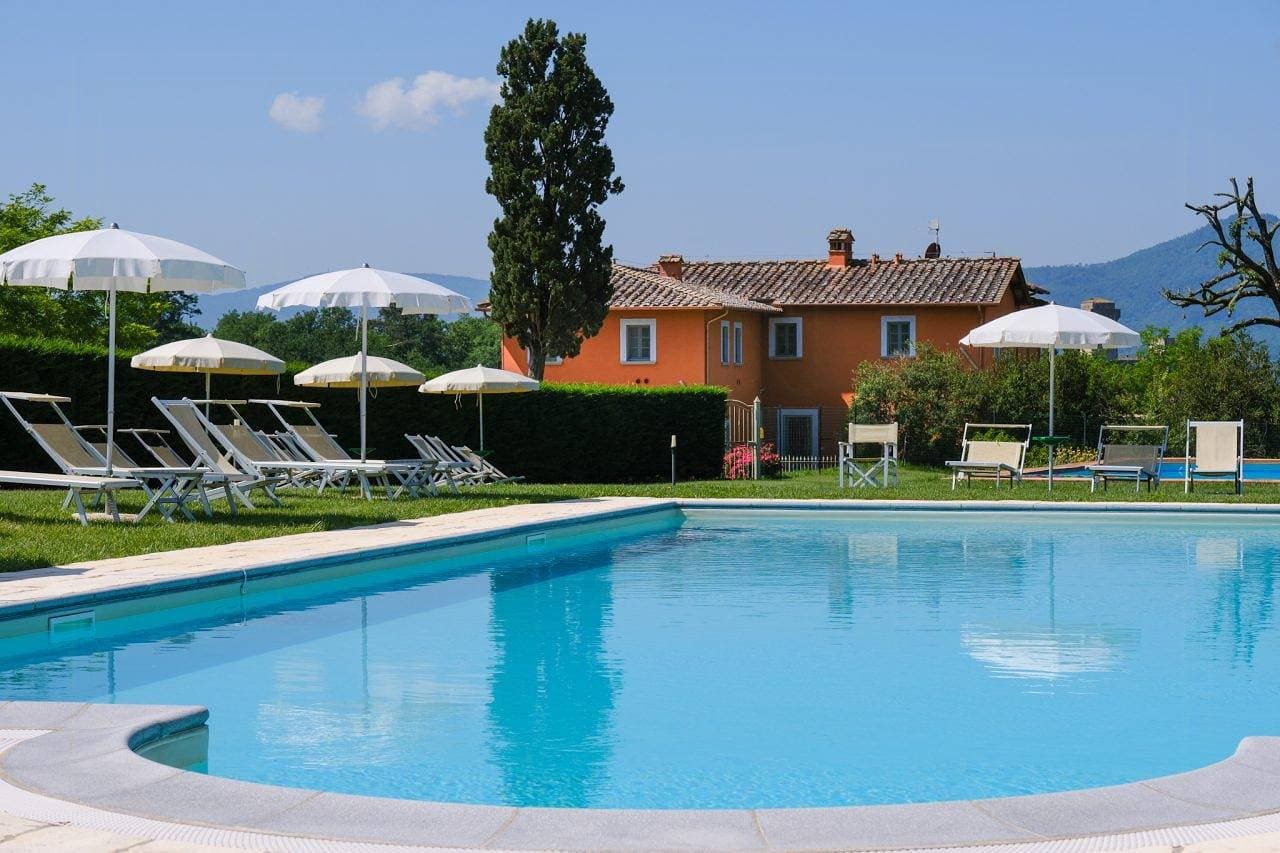 Turm mit Pool in einem toskanischen Landgut 1