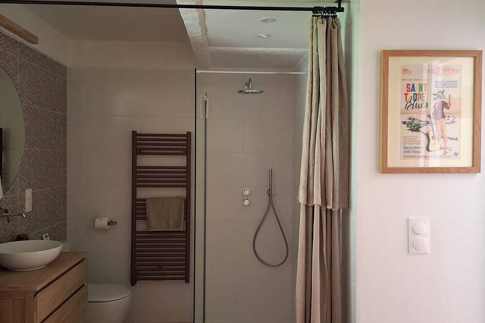 Foto 4 von 21: T2 air-conditioned, Wifi broadband, garden level, Gigaro beach and paths 500m away