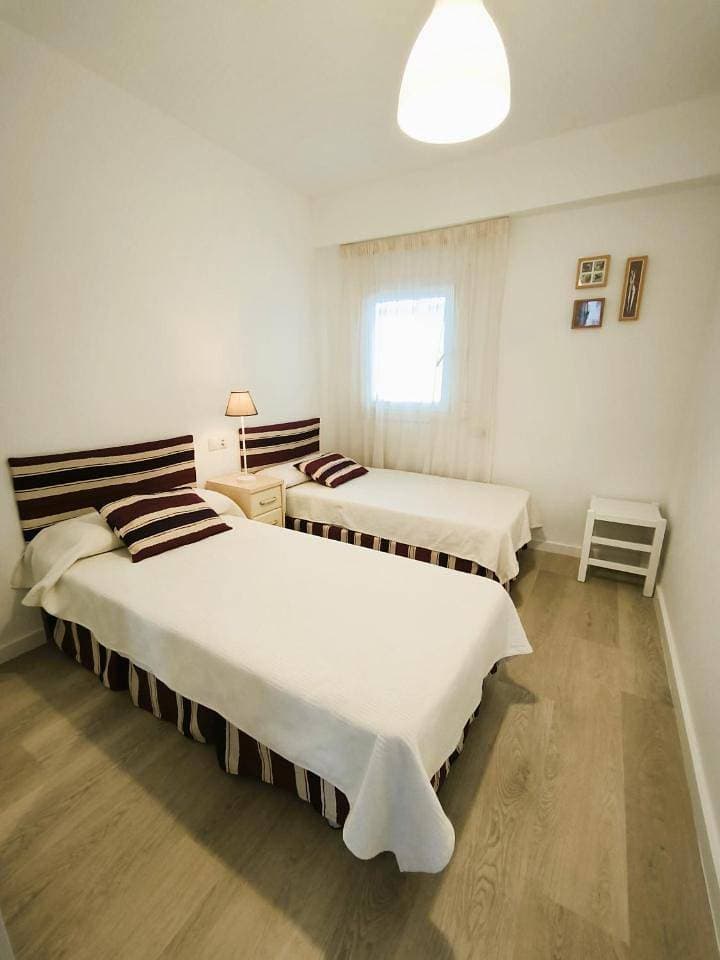 Foto 6 von 33: Three-Bedroom Apartment
